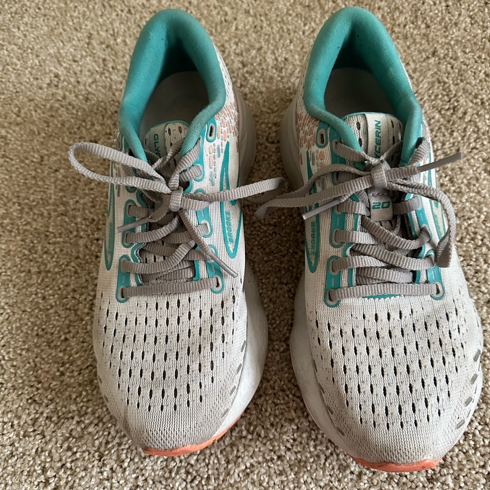Women’s brooks glycerin size 7, white teal and coral colored